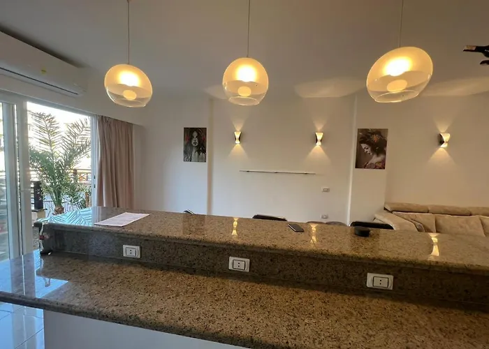 Deluxe Brand New Apartment
